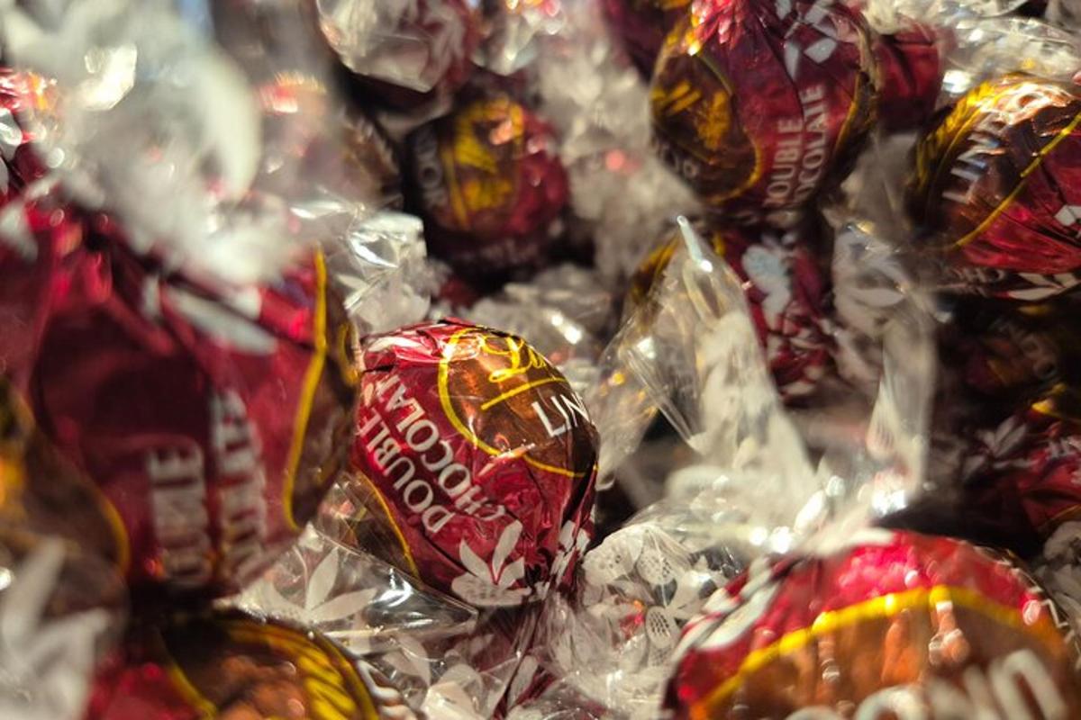 una pila de caramels embolicats amb paper d'alumini