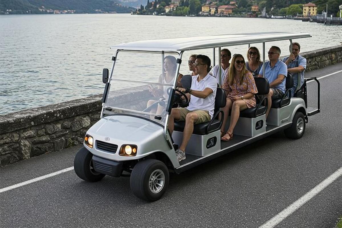 một nhóm người đi trên xe golf