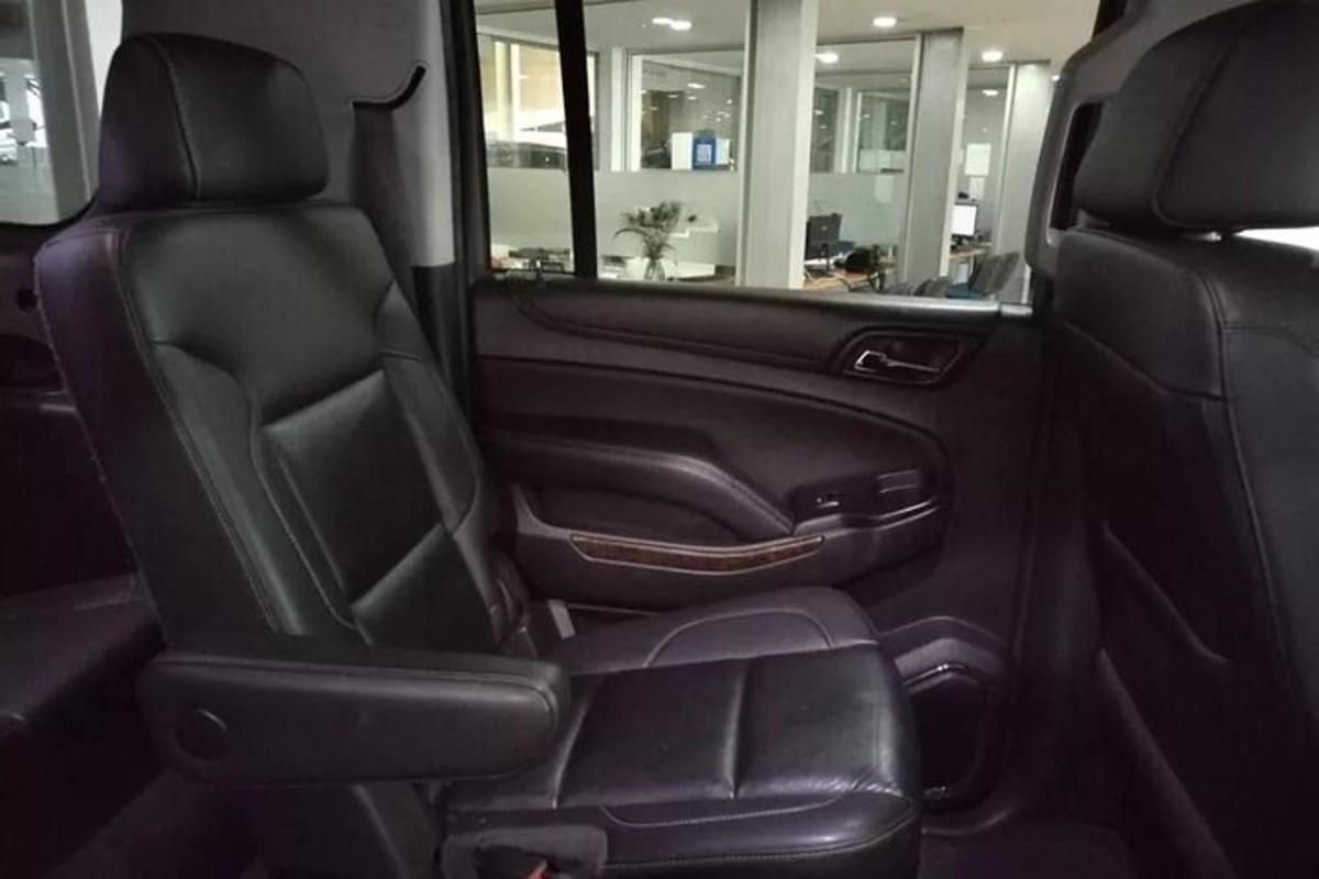 ein Blick auf den Rücksitz eines Autos