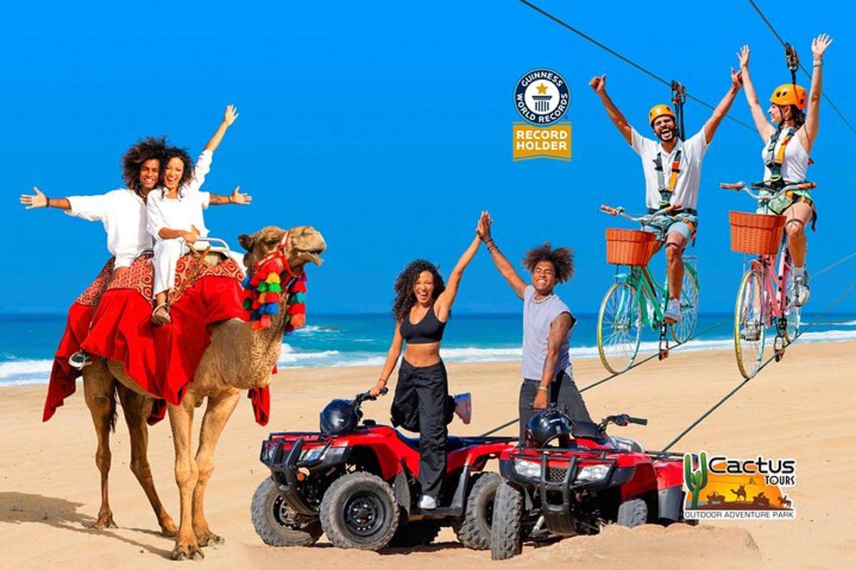 un grup de persones a la platja amb un camell