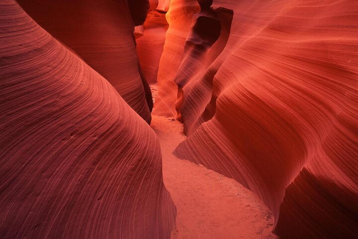 una vista d'un canyó de ranura al desert