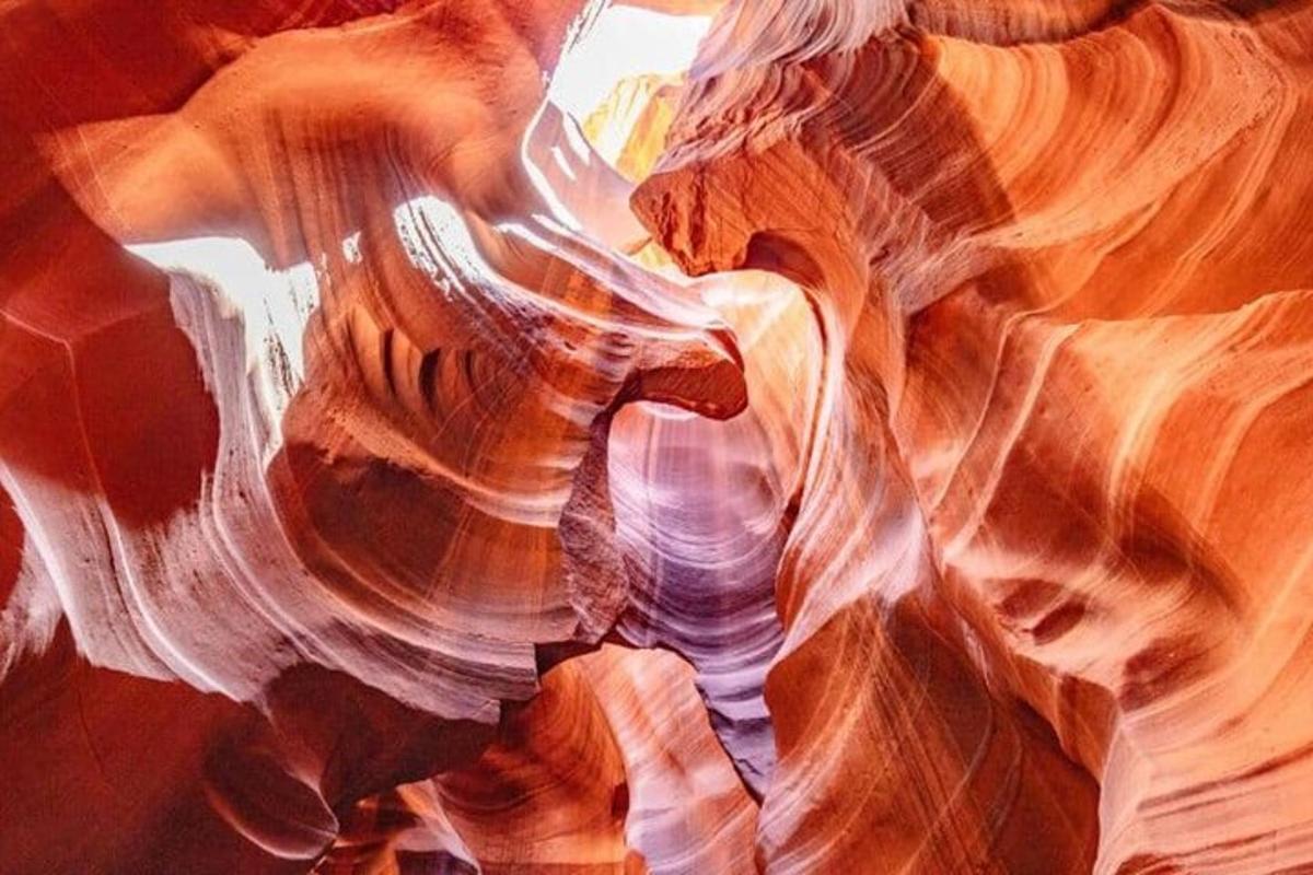 una pintura d'un canyó de ranura als Estats Units