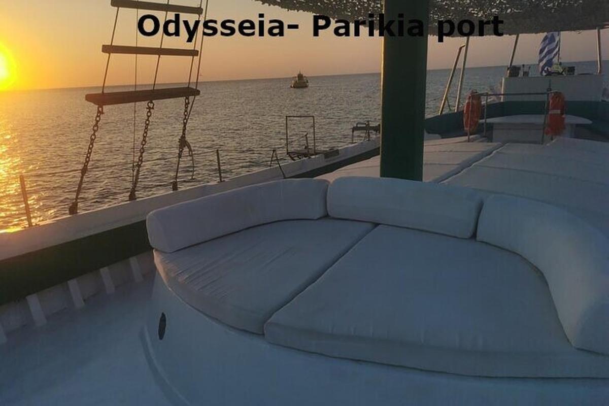 sofa duduk di belakang bot