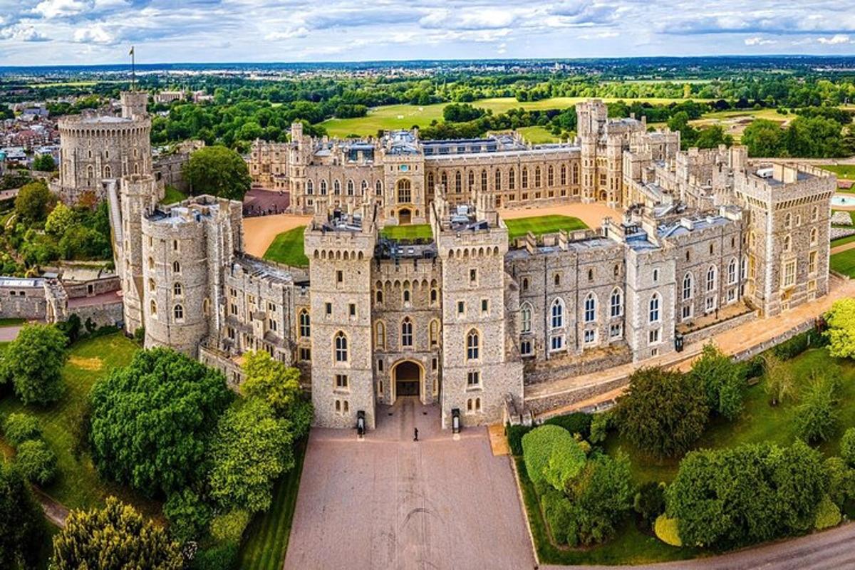una vista aerea di un castello