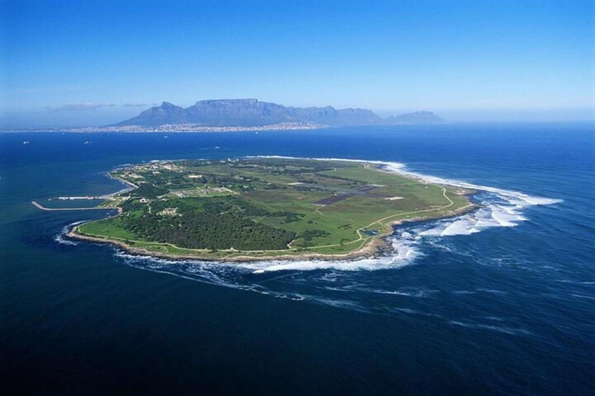 un'isola in mezzo all'oceano