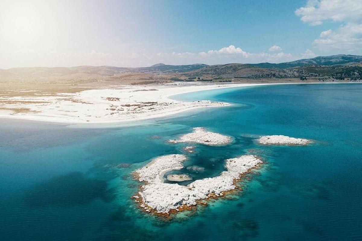 eine Insel inmitten eines Gewässers