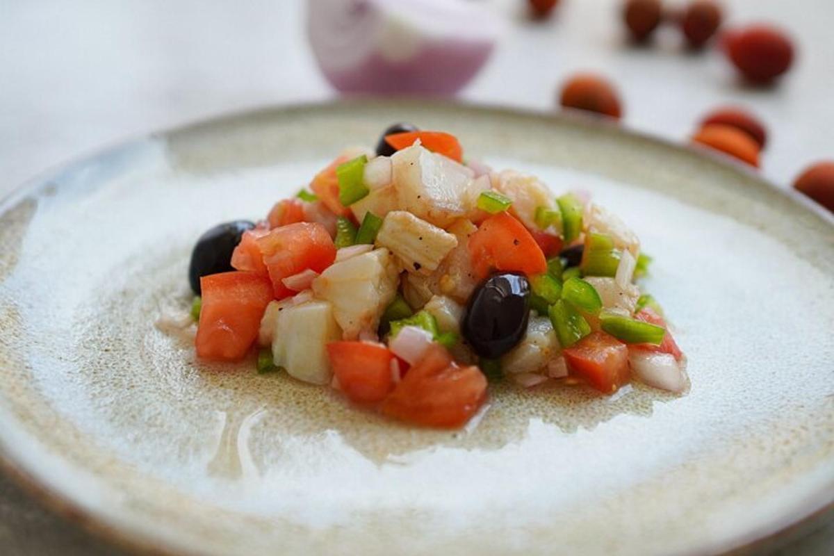 un piatto di cibo con sopra delle verdure
