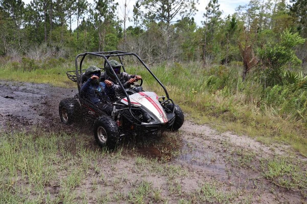 mudasele kruusateele pargitud ATV