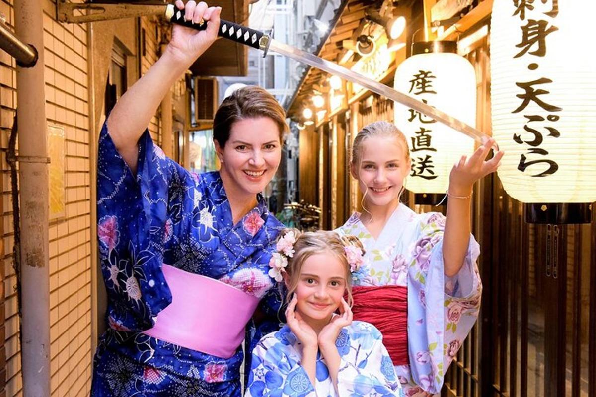 een vrouw en twee meisjes poseren voor een foto