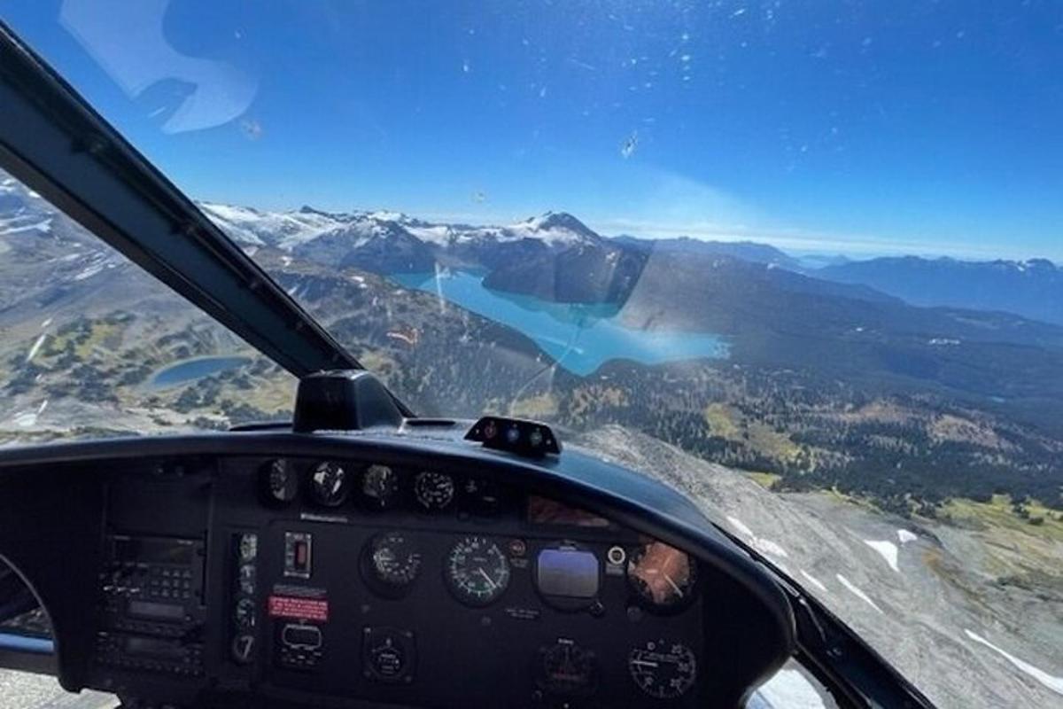 pogled iz pilotske kabine helikopterja