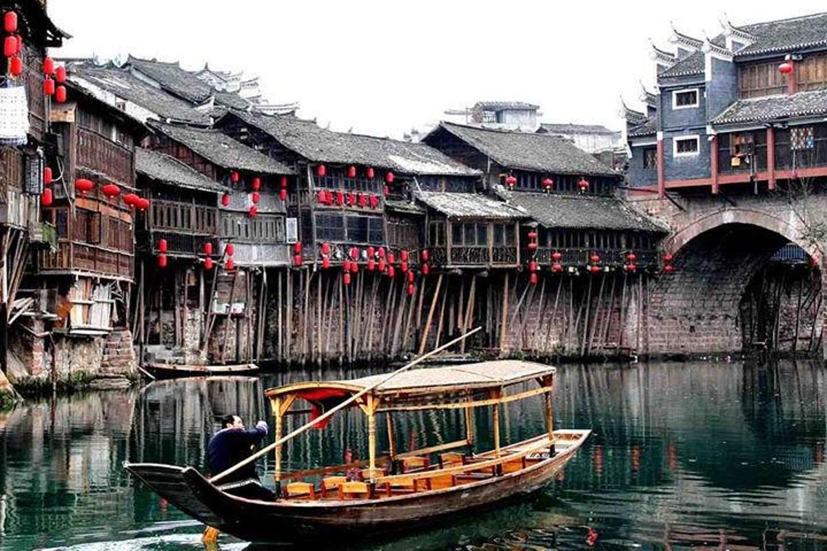 a boat in the water in front of buildings