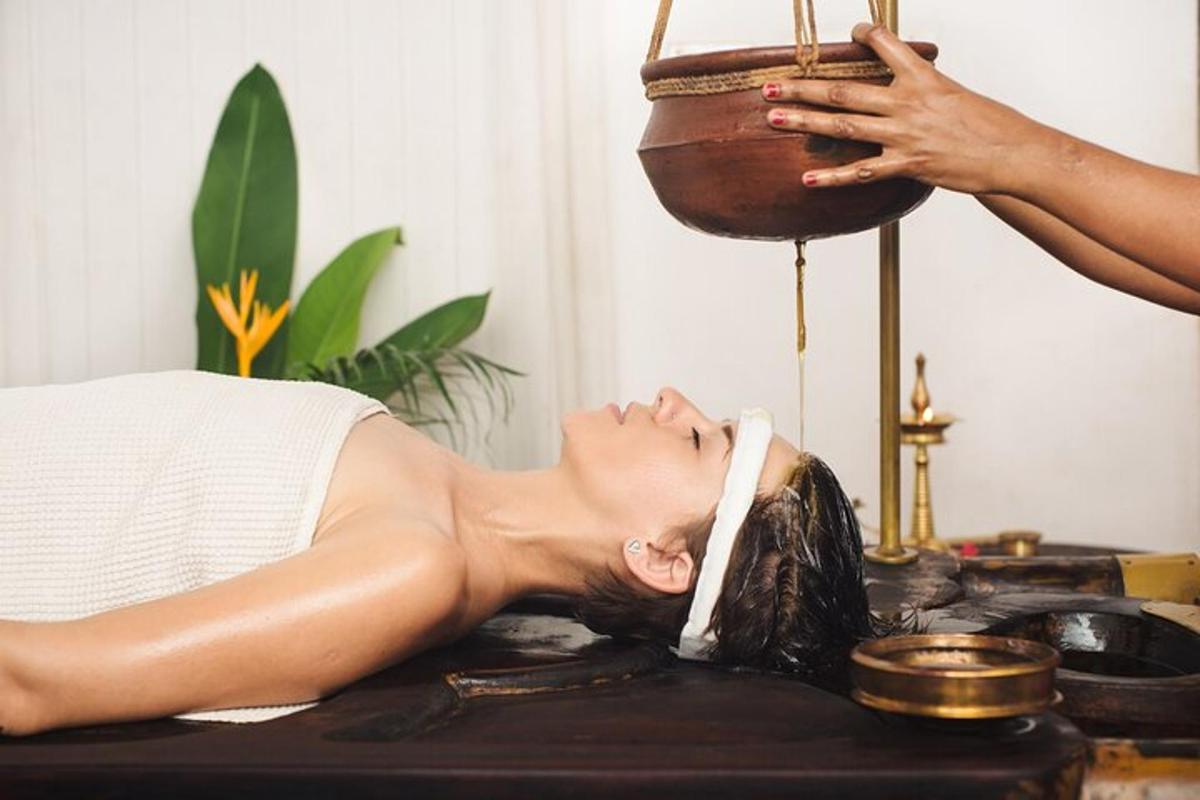 egy nő fekszik egy asztalon egy wellness-részlegben