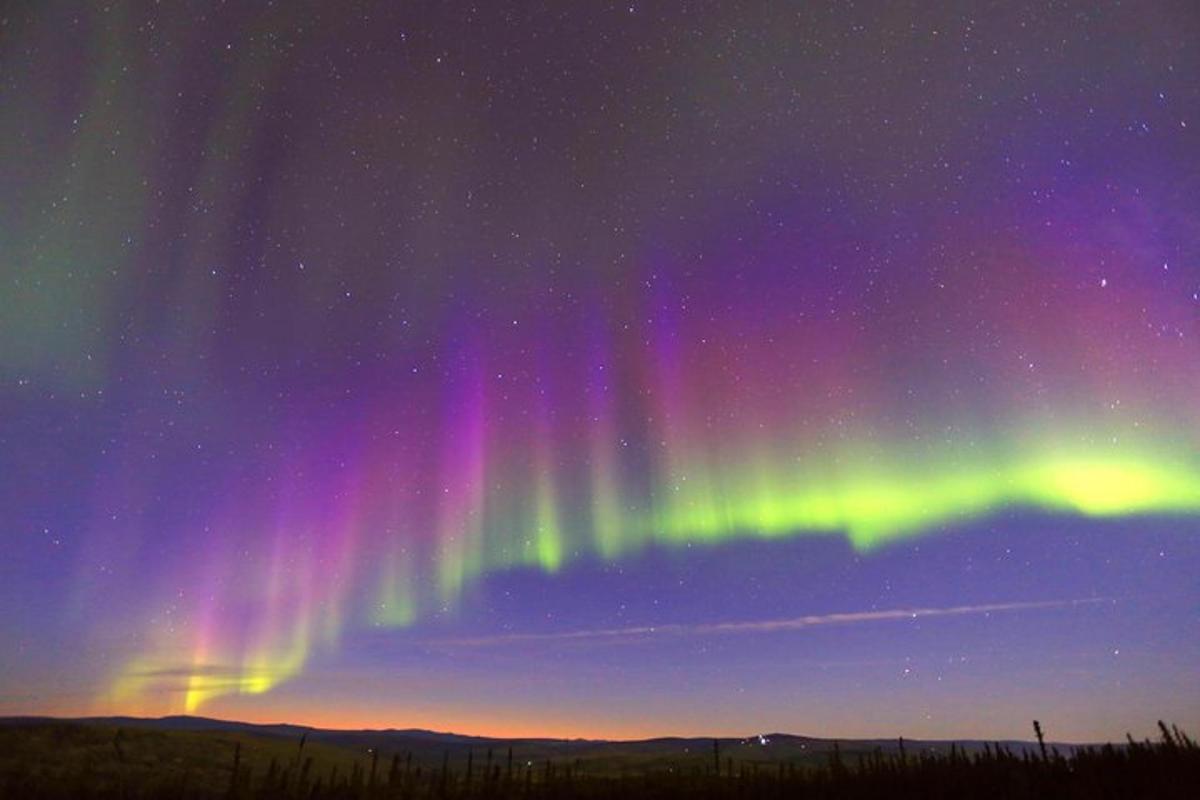 un'immagine dell'aurora boreale nel cielo