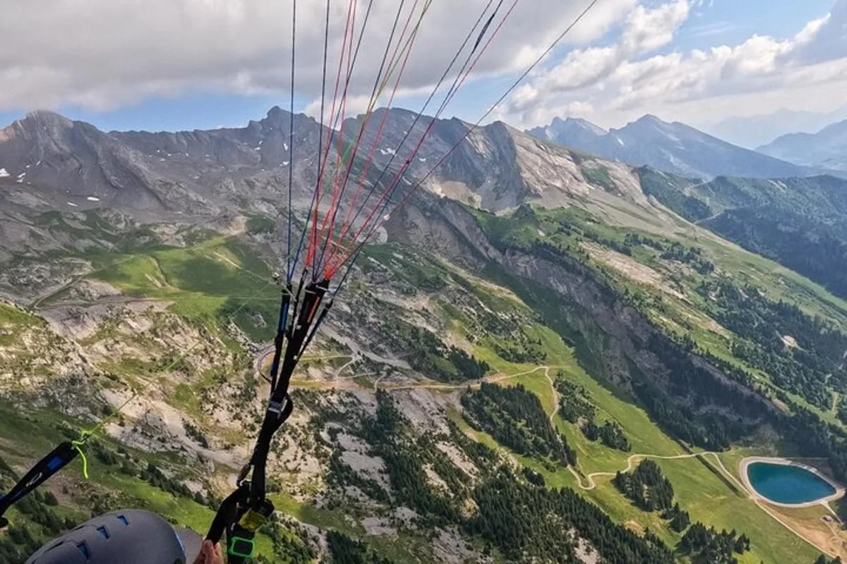 Baptême en parapente à La Clusaz : vol biplace d'1 h – photo 1