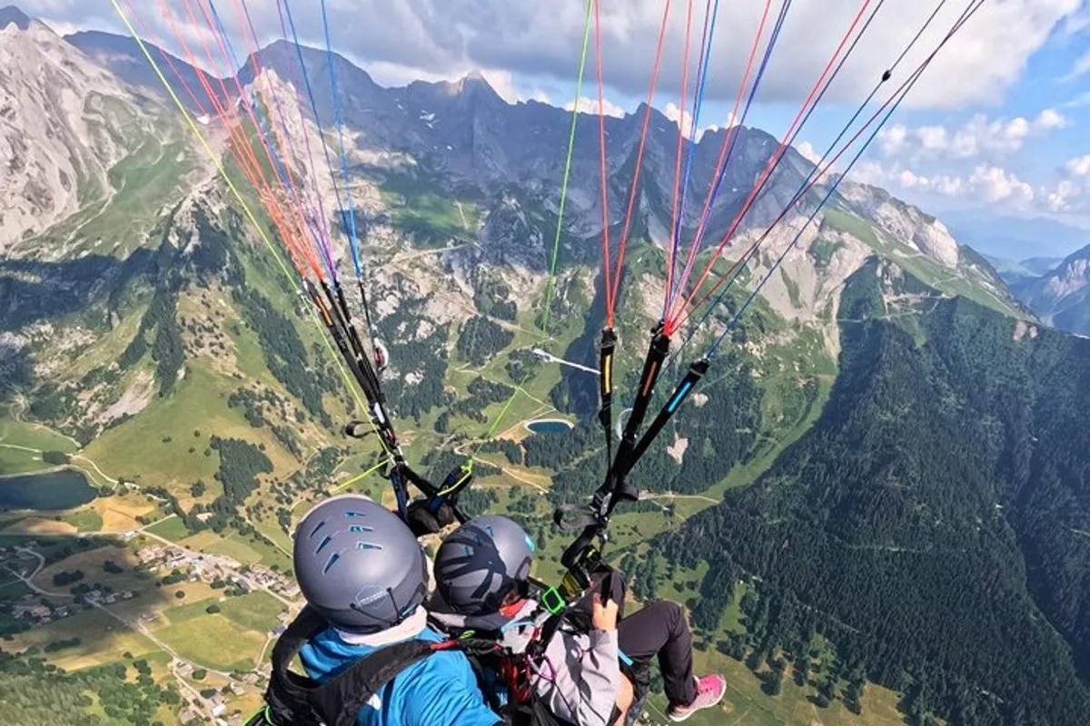 Baptême en parapente à La Clusaz : vol biplace d'1 h – photo 4