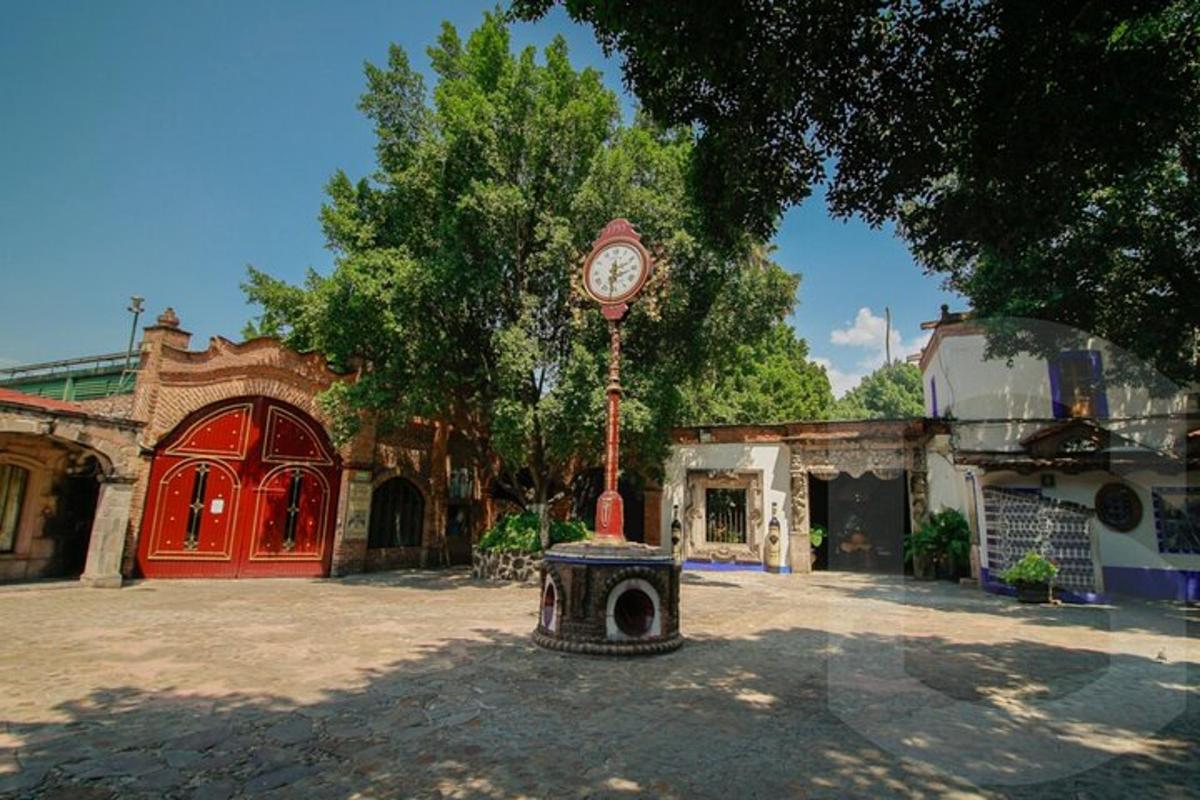 a clock on a pole in the middle of a courtyard