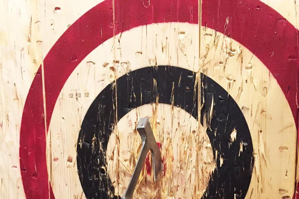 a target with a arrow on a wooden wall