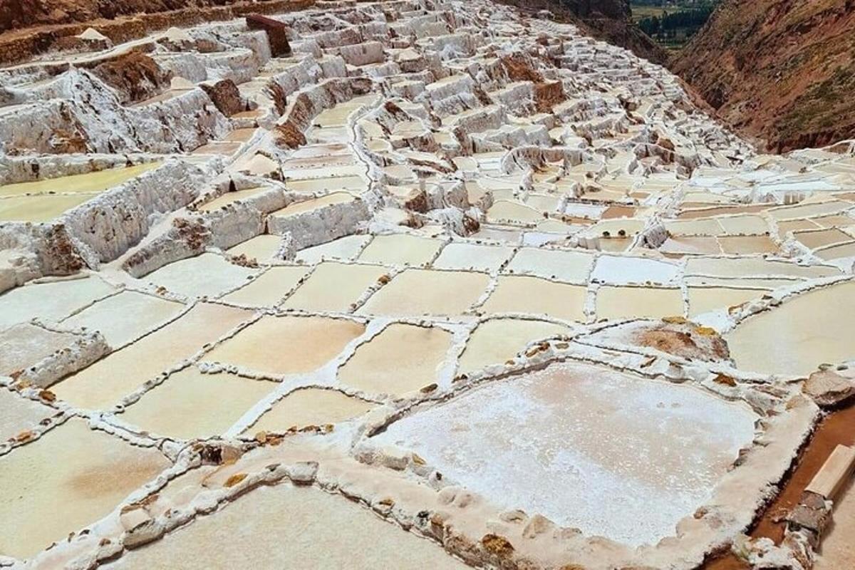 una vista aérea de las ruinas de la antigua ciudad