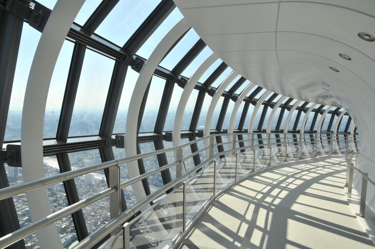 a view from the top of the observation deck of the shanghai tower