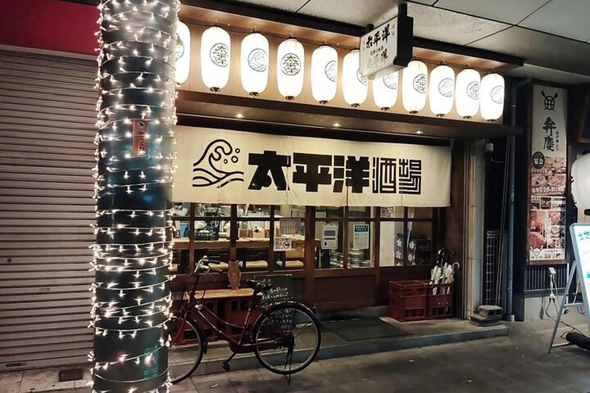 停在餐厅前的自行车