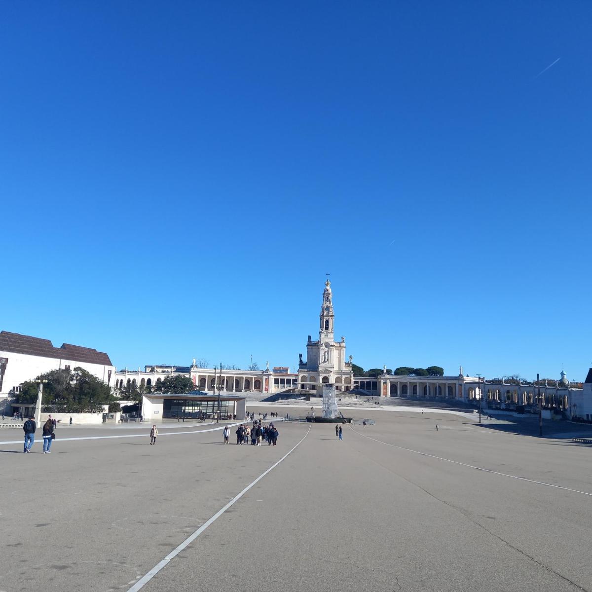 a view of a large plaza in front of a building