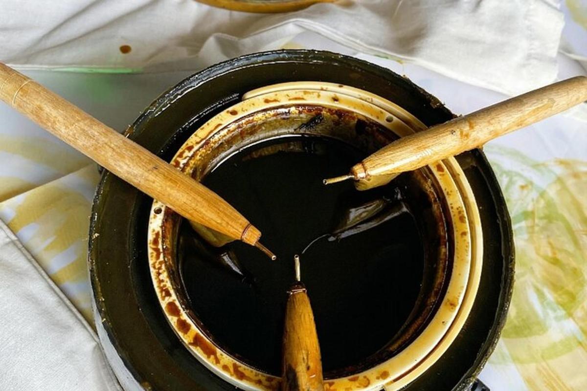 two wooden chop sticks in a black bowl