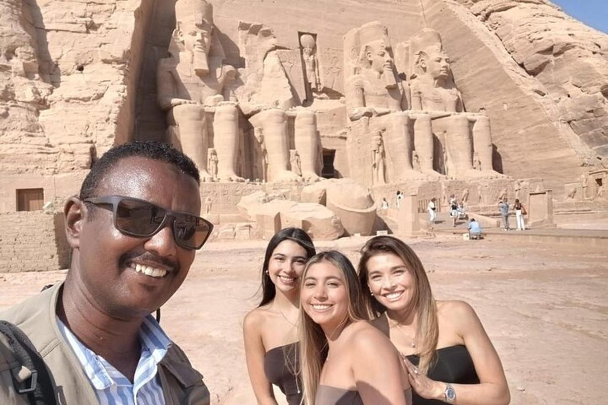 a man and three women standing in front of thearaohs