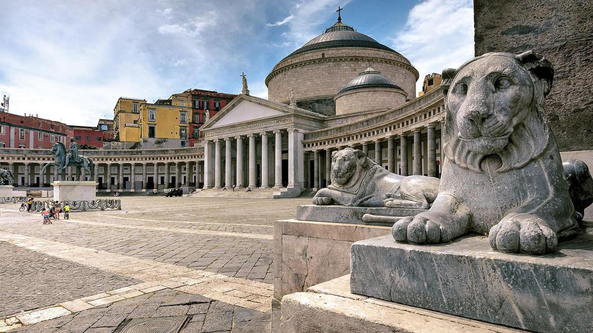 a statue of a lion in front of a building