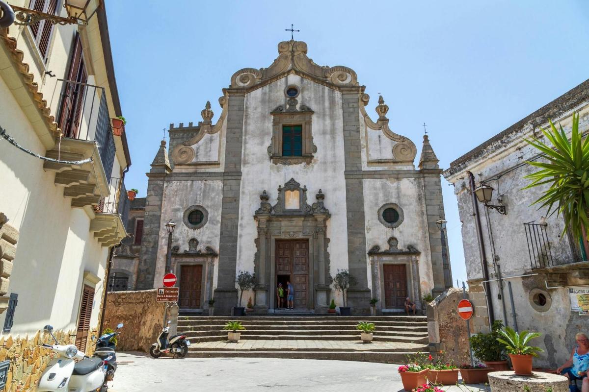 an old building with a cross on top of it