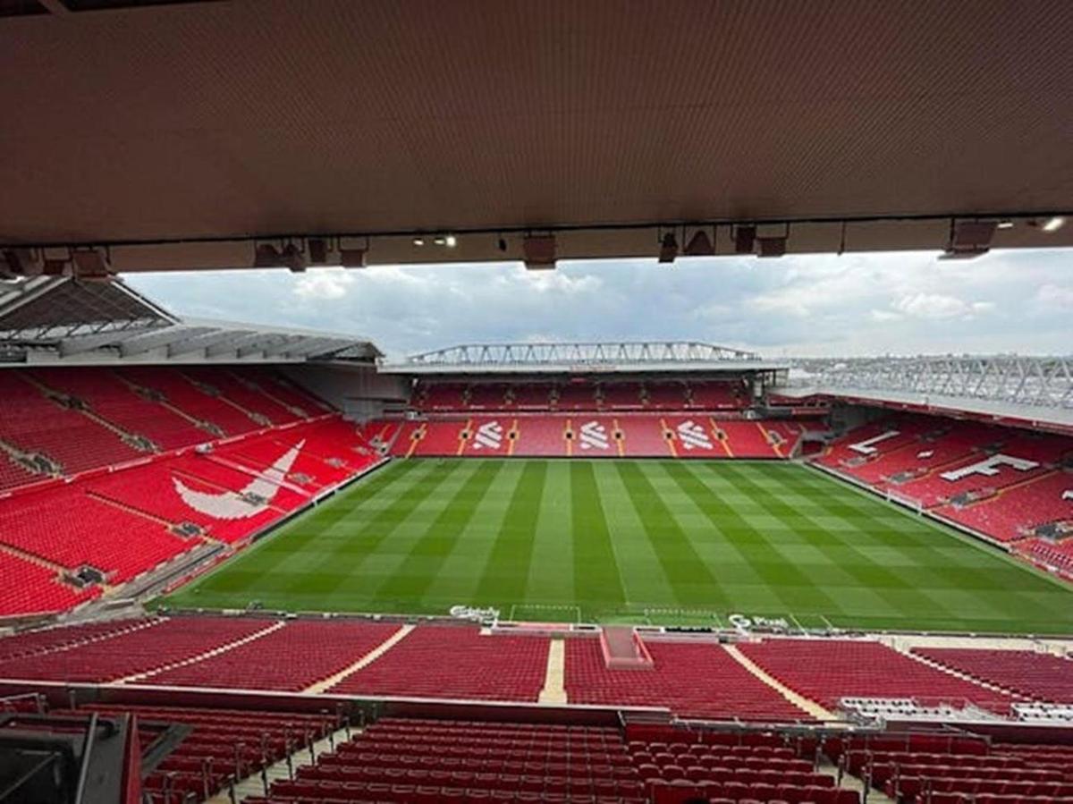利物浦Admission to Liverpool FC Football Game at Anfield ...