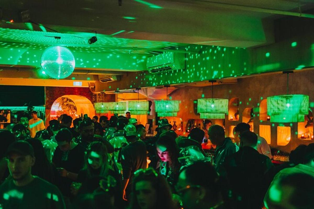 Halloween Club Crawl on King Street West Toronto Toronto – Booking.com