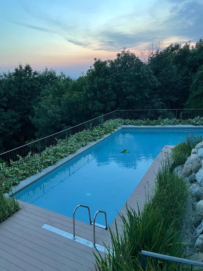 Piscina di AGRITURISMO SAN GENESIO o nelle vicinanze