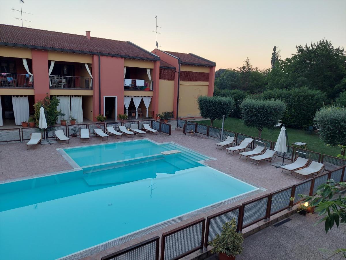 Piscina di Agriturismo Ai Tre Fienili o nelle vicinanze