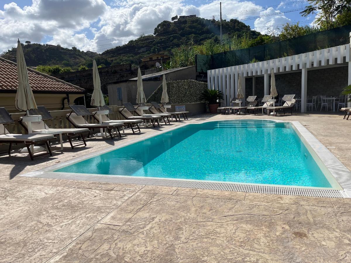 Piscina di Sui Generis Tropea Luxury Rooms o nelle vicinanze
