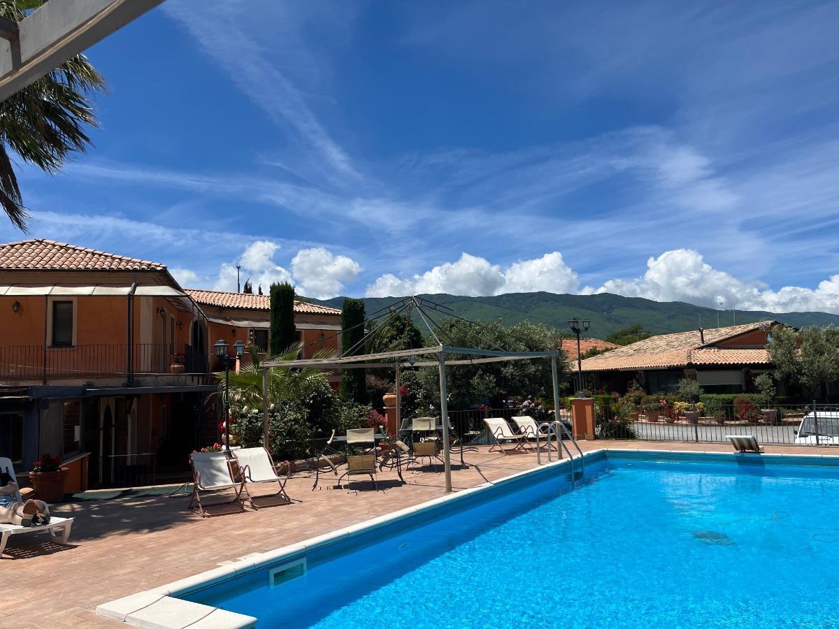 Piscina di Albergo Arinde o nelle vicinanze