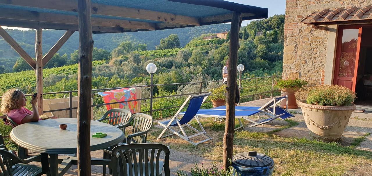 Vista generica sulle montagne o vista sulle montagne dall'interno della casa vacanze