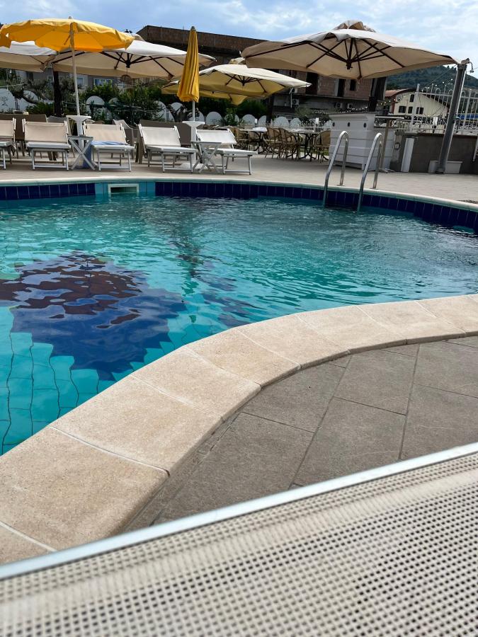 Piscina di Hotel Insonnia o nelle vicinanze
