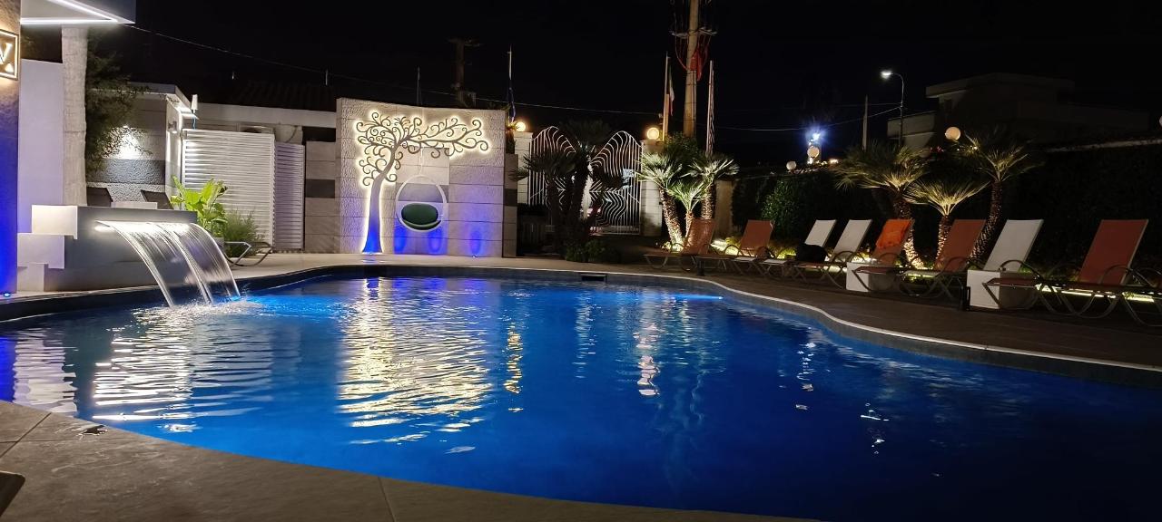 Piscina di Hotel Nelton o nelle vicinanze