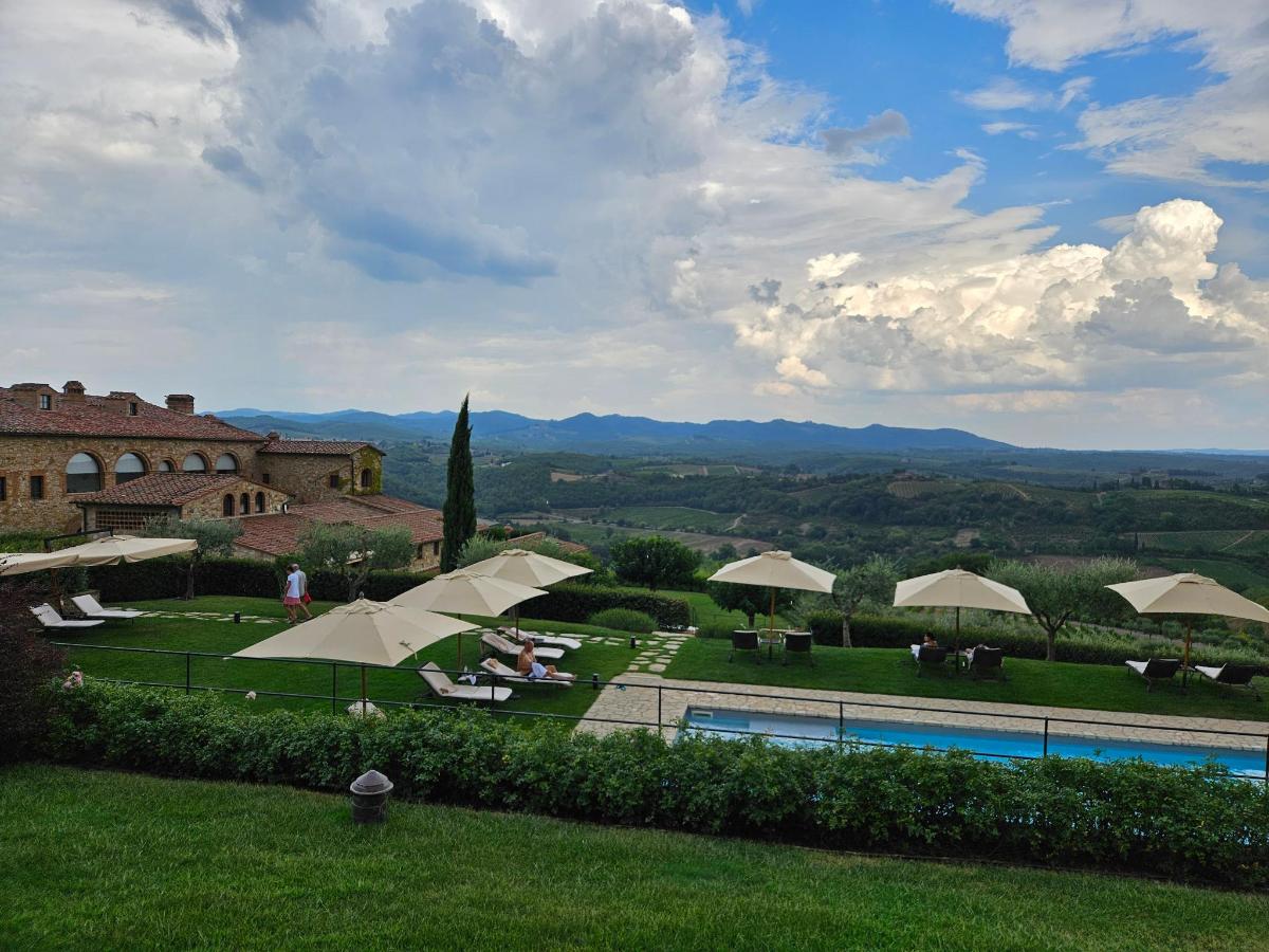 Piscina di Hotel Le Fontanelle o nelle vicinanze