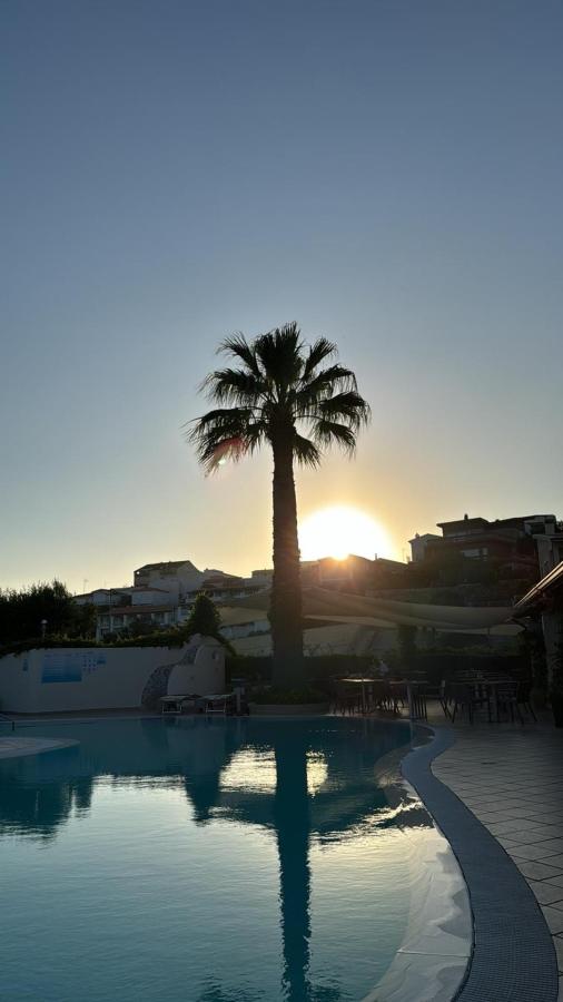 Piscina di Hotel Corallaro o nelle vicinanze