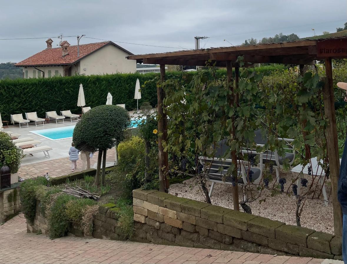 Piscina di La Rosa Gialla Bio Apartments & rooms o nelle vicinanze