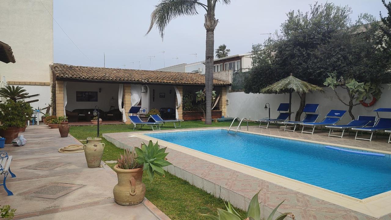 Piscina di Brunelli Residence o nelle vicinanze