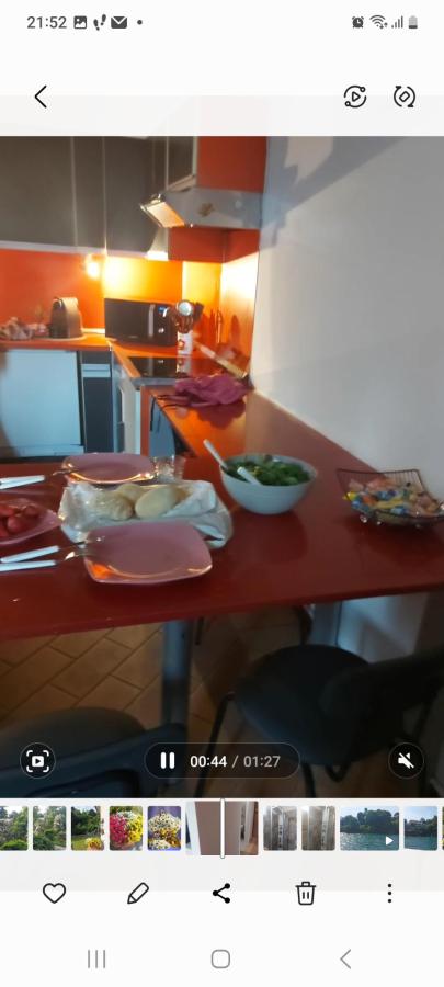 Cucina o angolo cottura di Apartment with swimming pool