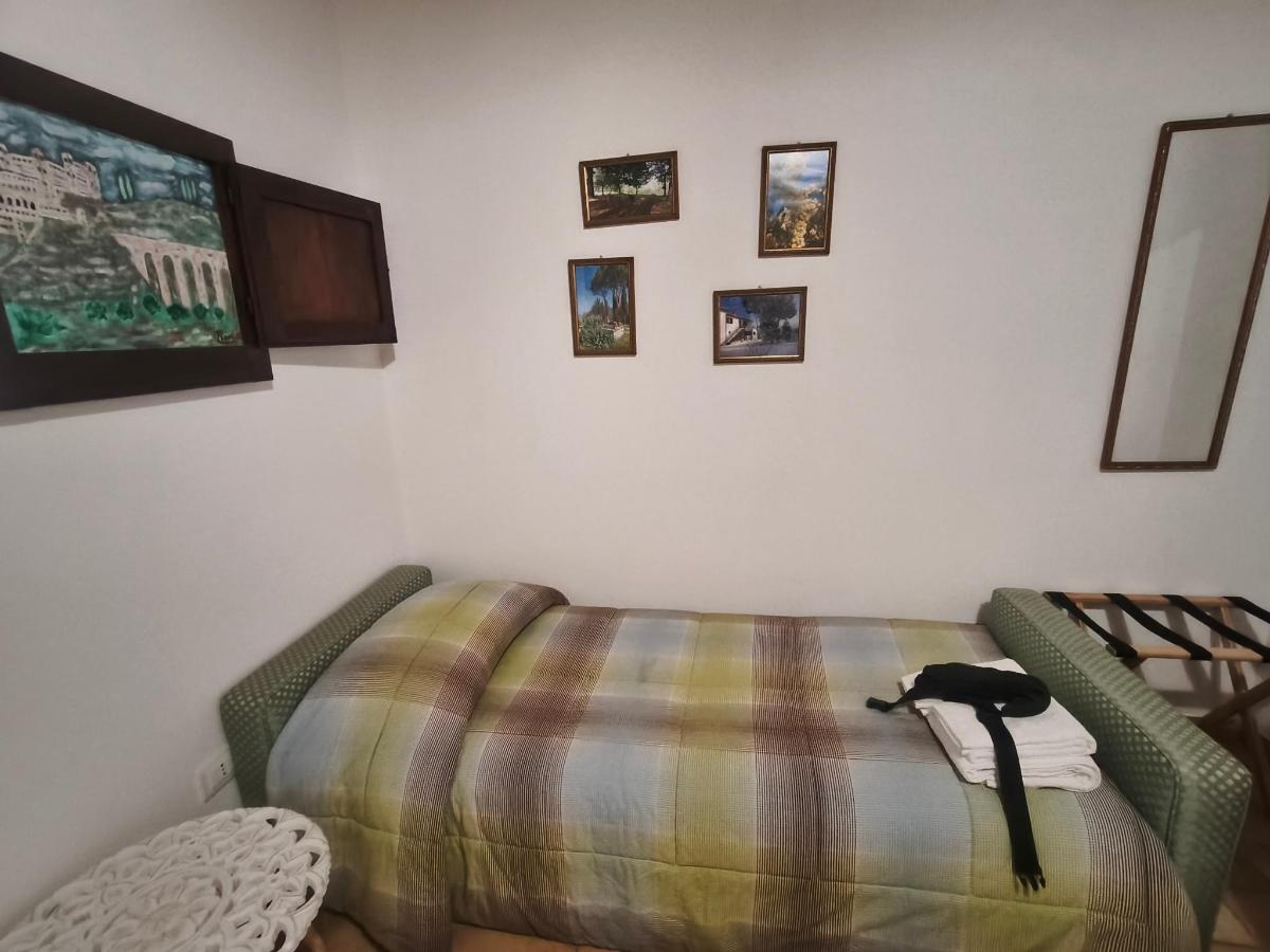 Letto o letti in una camera di Casale Fusco