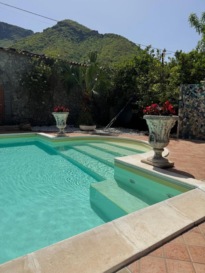 Piscina di Villa Le Favole o nelle vicinanze