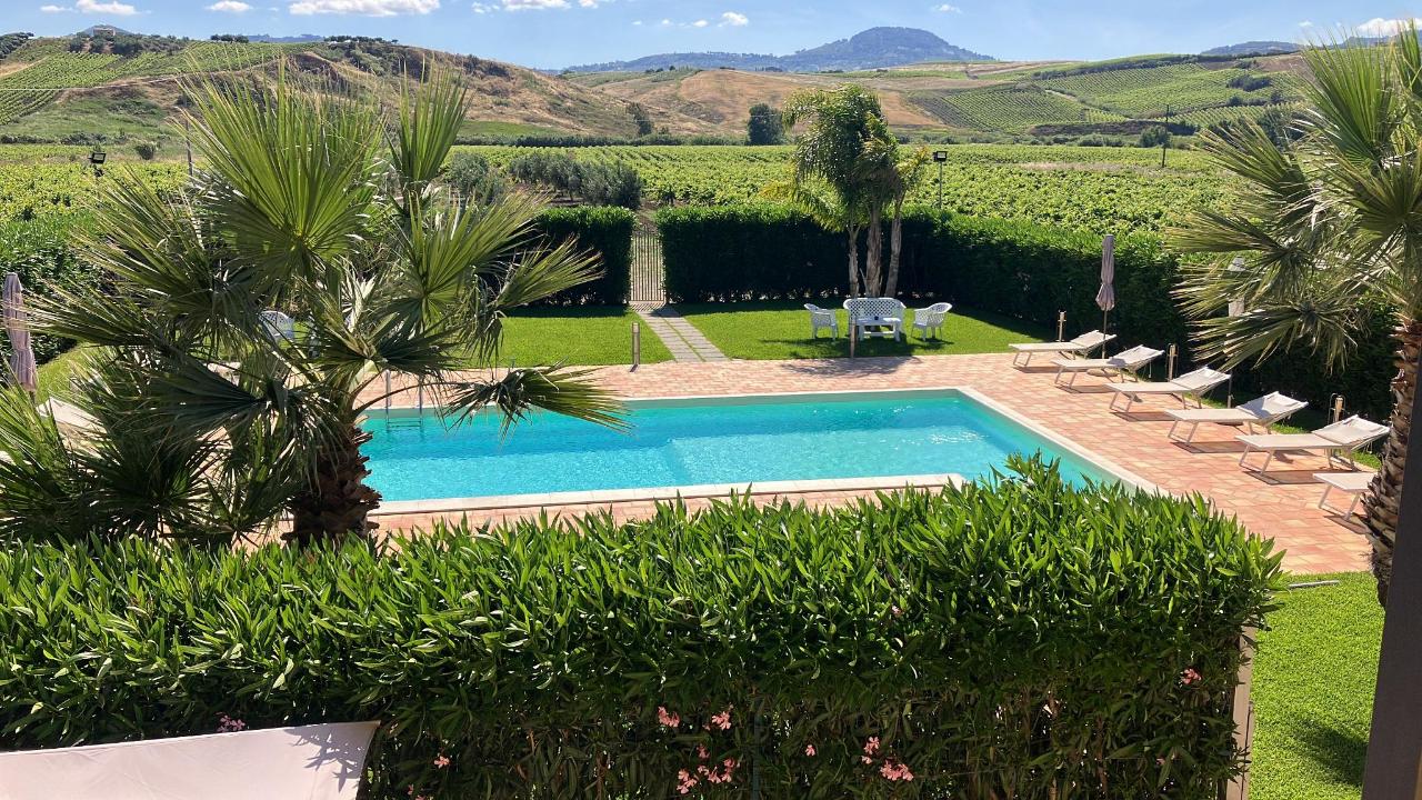 Piscina di Alle Vigne Affittacamere o nelle vicinanze