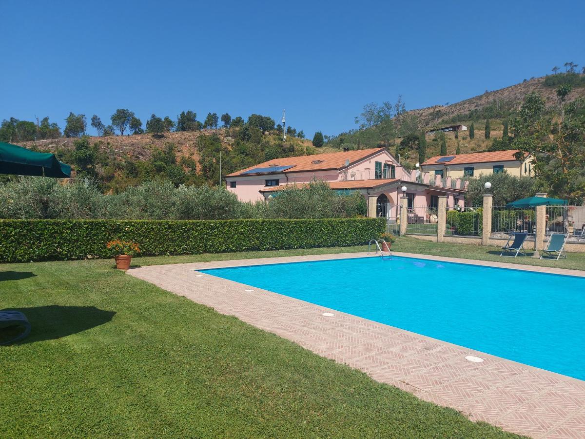 Piscina di Hotel La Rossola Resort & Natura Bonassola la Porta delle 5 Terre o nelle vicinanze