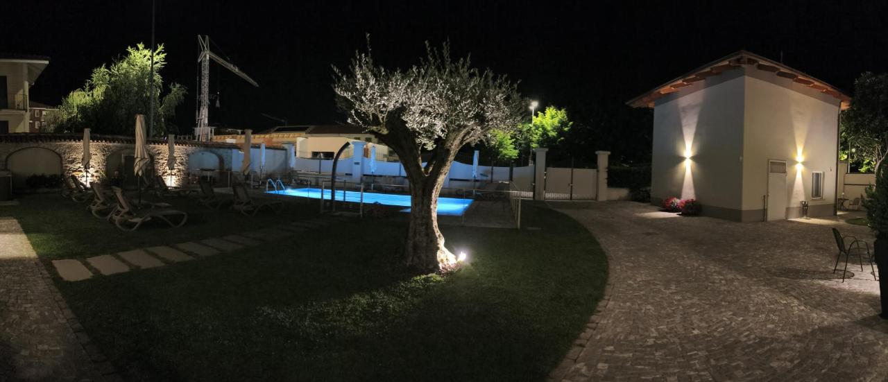 Piscina di VILLA BERNASCONI o nelle vicinanze