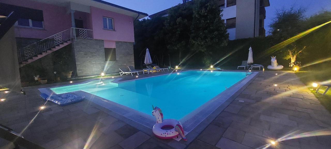 Piscina di B&B La Rosa del Lago o nelle vicinanze