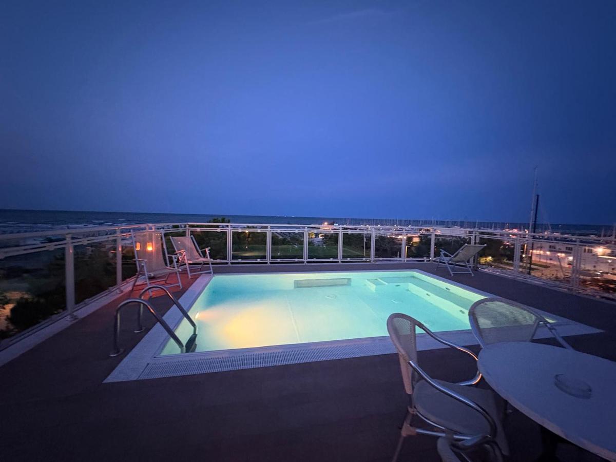 Piscina di Hotel Ariella o nelle vicinanze